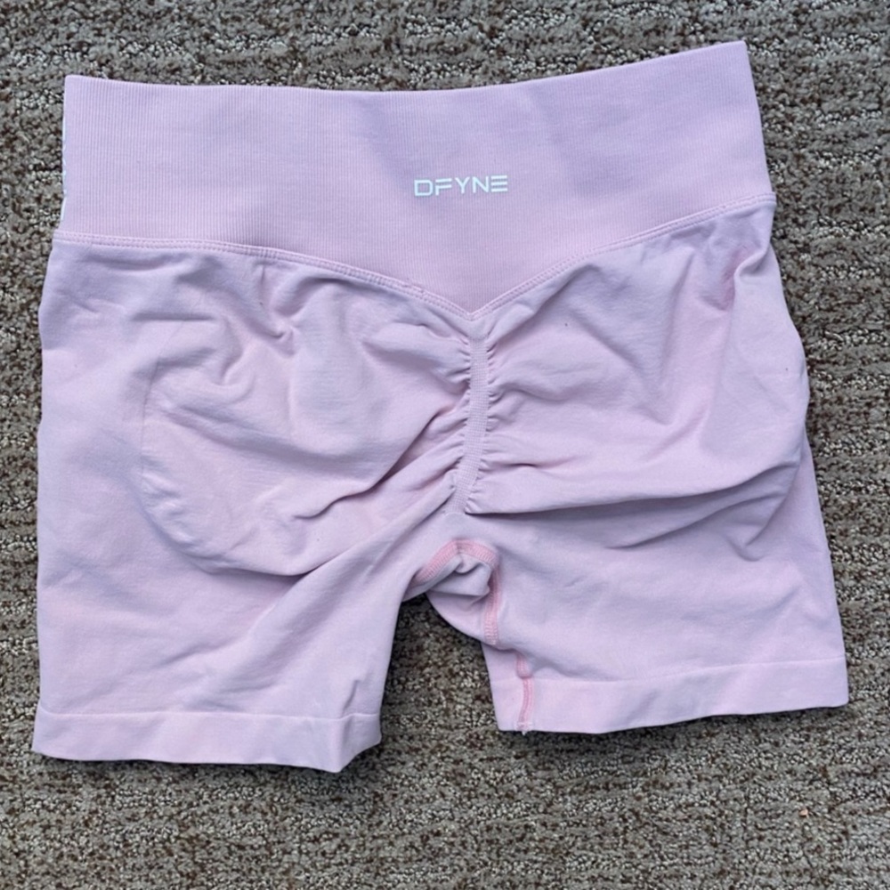 DFYNE shorts pink